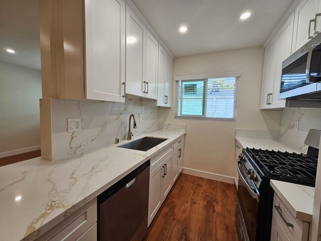 Building Photo - 561 E Orange Grove Ave