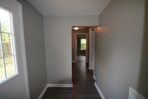 Building Photo - SUPER CUTE 2 BEDROOM 1 BATH BUNGALOW HOME!