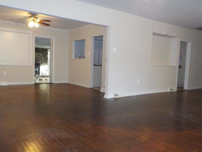 Building Photo - 117 E Charleston Ave