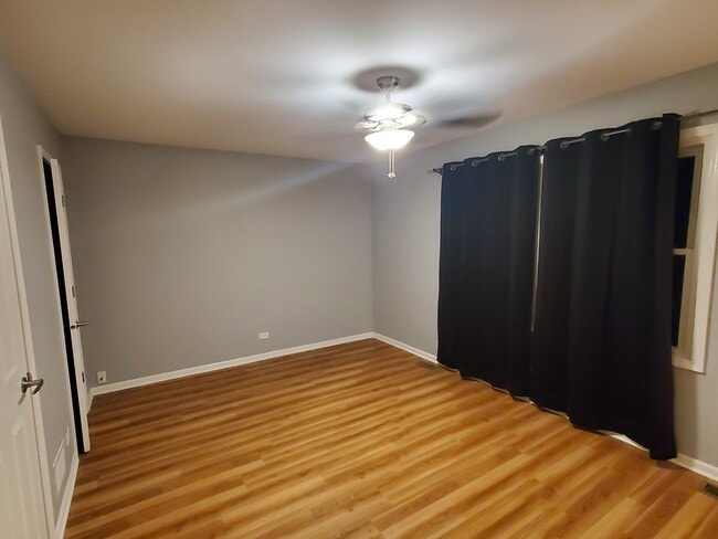 Building Photo - 8 E Harbor Dr