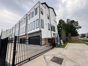 Building Photo - 5705 Dolores St