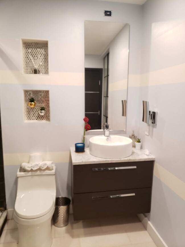 Building Photo - 215 Washington St