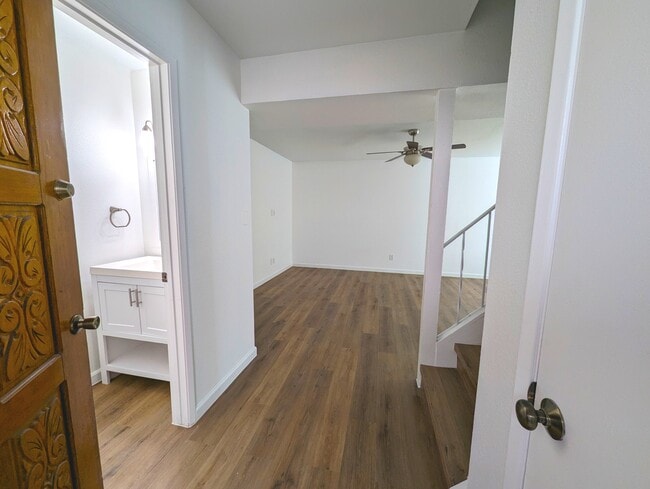 Building Photo - 8558 E Indian School Rd