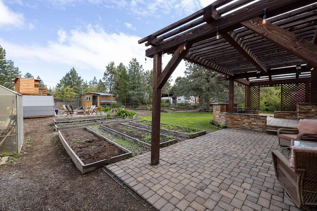 Foto del edificio - 20952 Desert Woods Dr