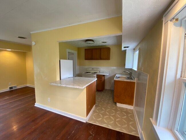 Kitchen - 620 N Richhill St
