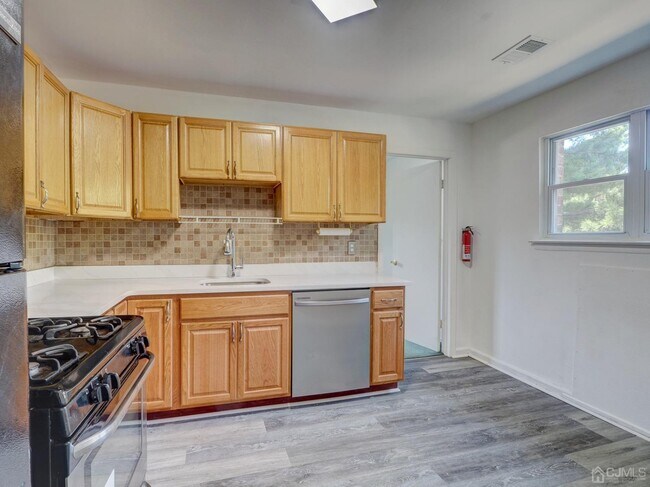 Building Photo - 77 College Dr