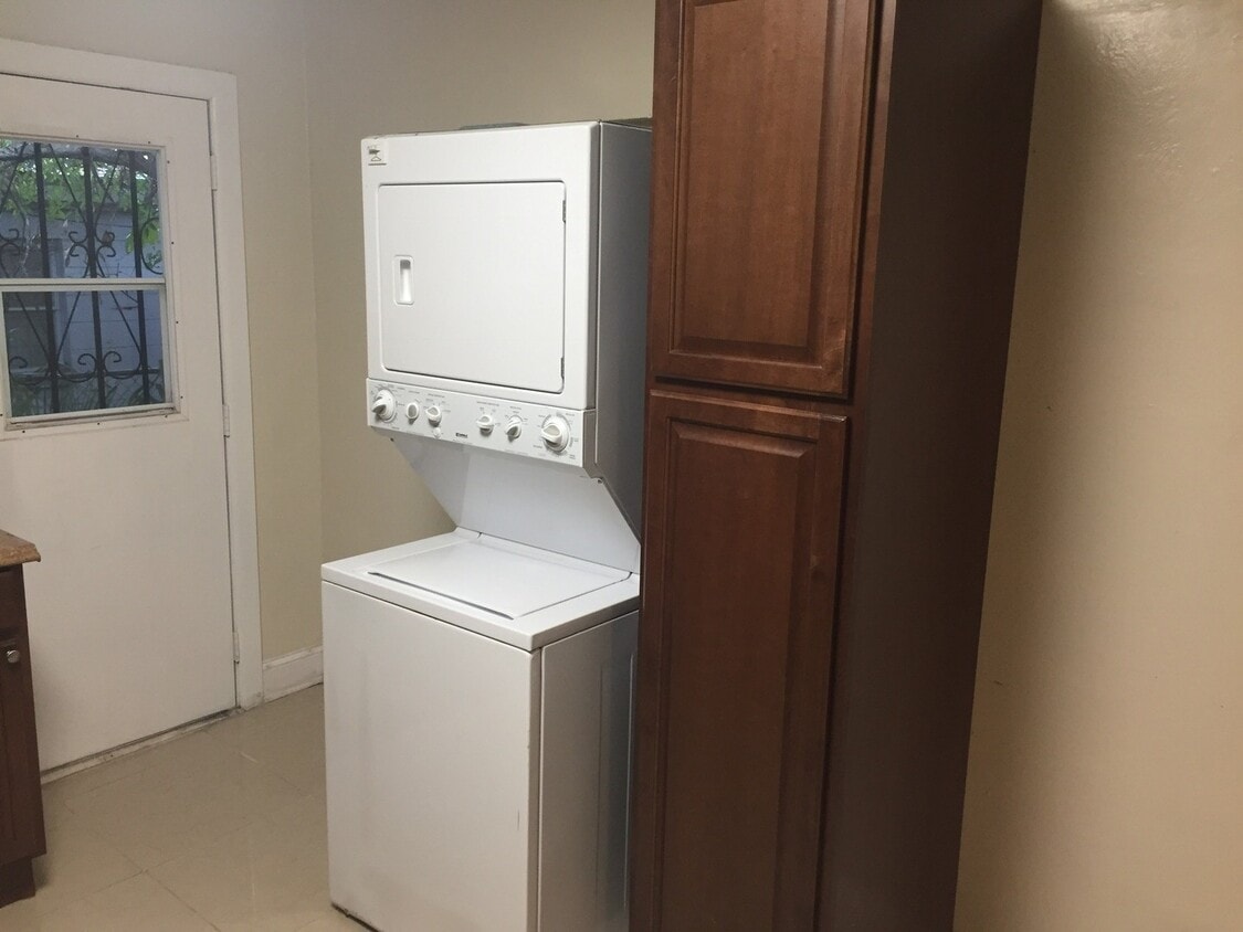 North Hyde Park Bungalow: Close to SOHO, Downtown & U.T. - North Hyde Park Bungalow: Close to SOHO, Downtown & U.T.