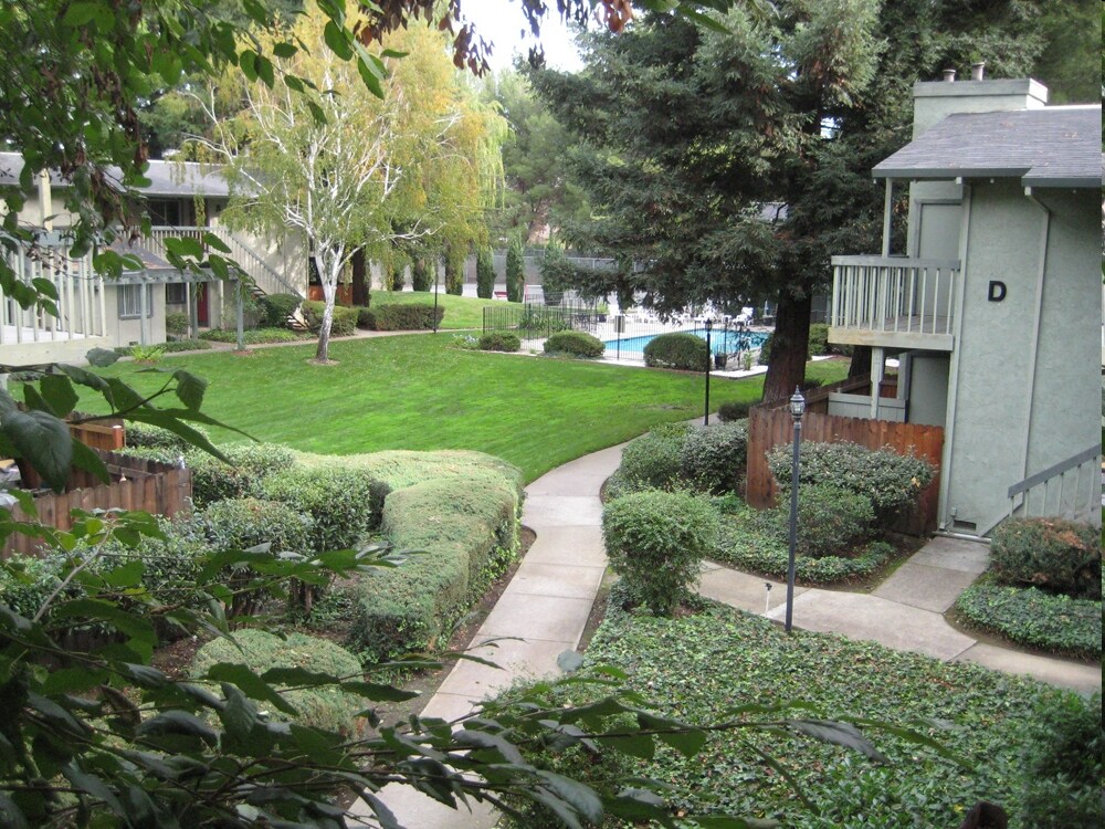 Foto del edificio - Paradise Valley Apartments