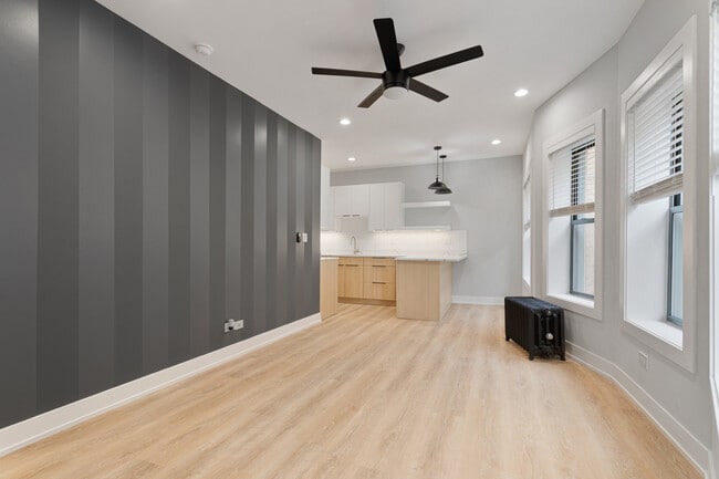 Foto del edificio - 7736 N Eastlake Terrace