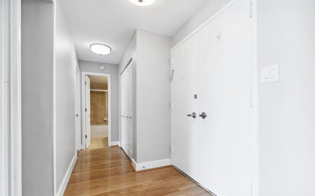 Foto del edificio - 1220 Blair Mill Rd