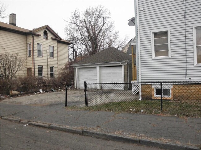 Building Photo - 147 Newfield Ave