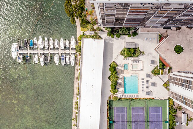 Foto del edificio - 1925 Brickell Ave