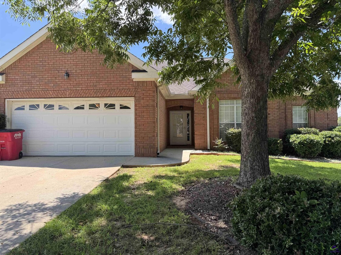 Primary Photo - 106 Oldfield Ct
