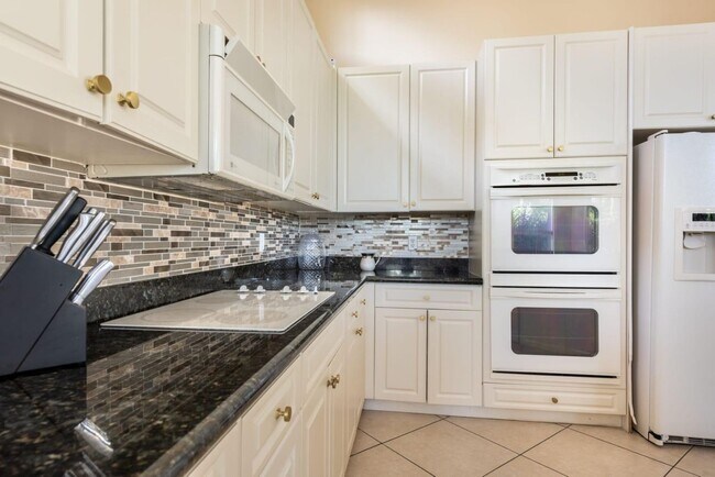 Building Photo - 9742 Palma Vista Way