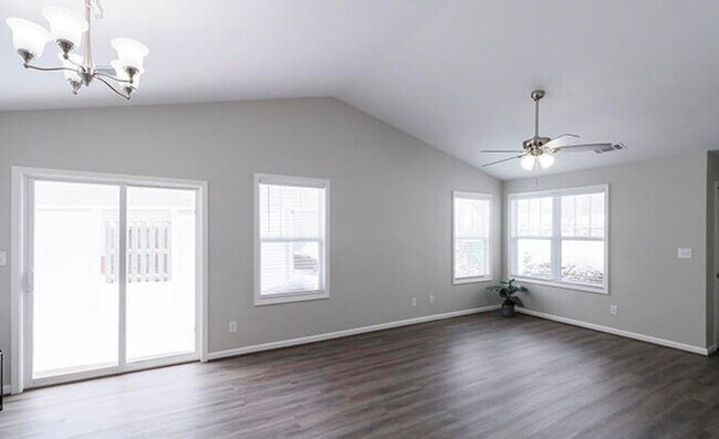 Foto del edificio - 2BR/2BA Patio Home for Rent w/Garage in Okolona!