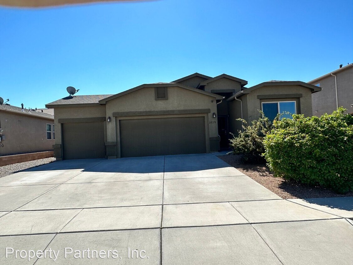 Primary Photo - 4 br, 2 bath House - 2710 Camacho Rd. SE