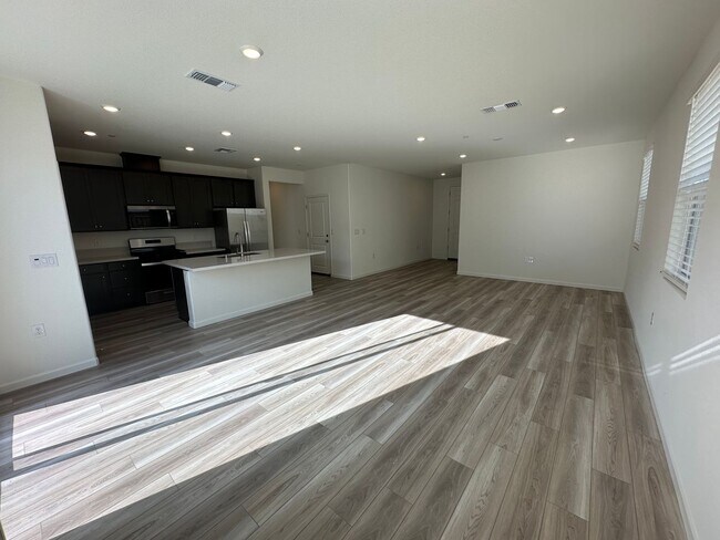 Foto del edificio - New Build! 4 Bed 3 Bath Home with Solar Included!