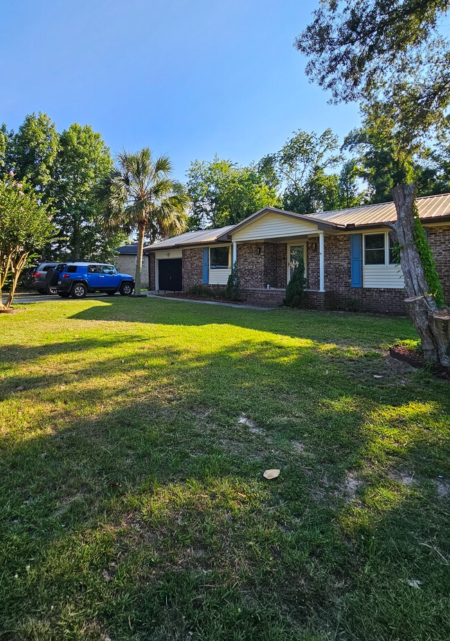 Building Photo - 398 Furman Ln