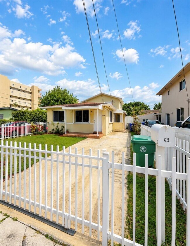 Foto del edificio - 4228 NW 4th St