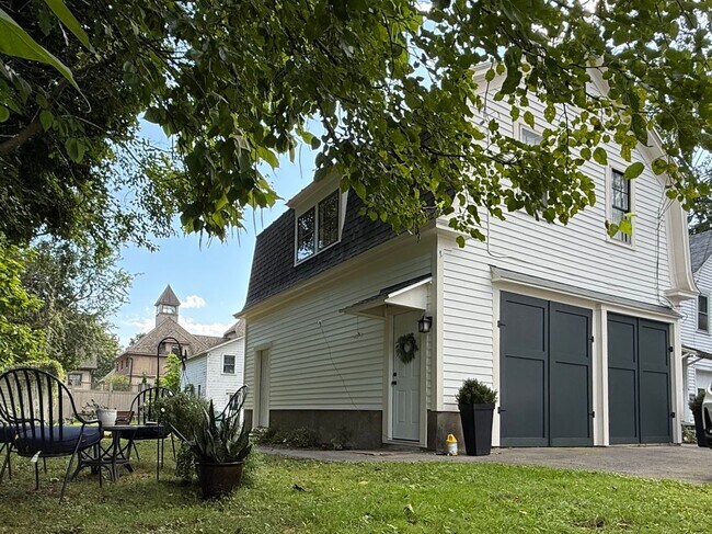 Foto del edificio - 208 Lake Ave