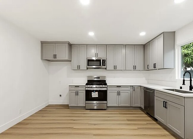 Unit Kitchen/Dining Area - 6109 Northside Dr