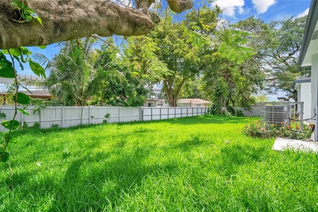 Foto del edificio - 2448 NW 42nd St