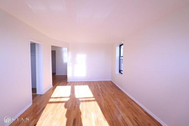 Foto del edificio - 0 bedroom in Queens NY 11355