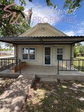 Building Photo - 1295 N Graham St