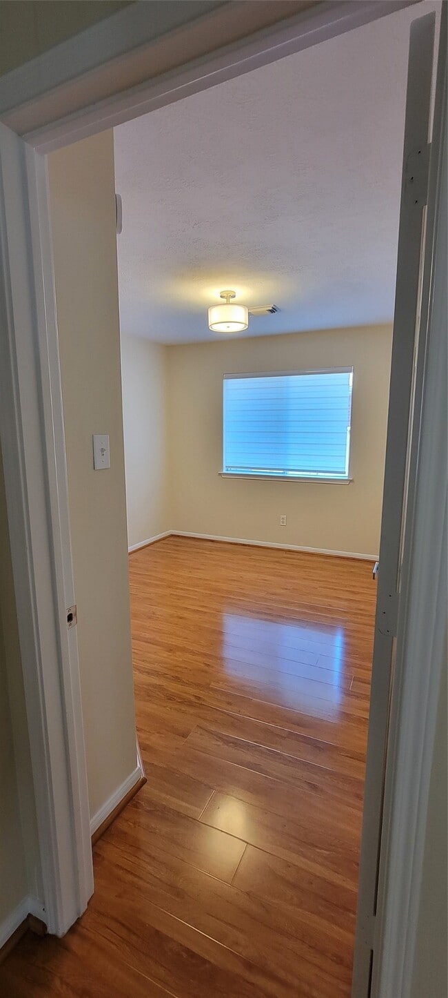 Building Photo - 16306 April Ridge Dr