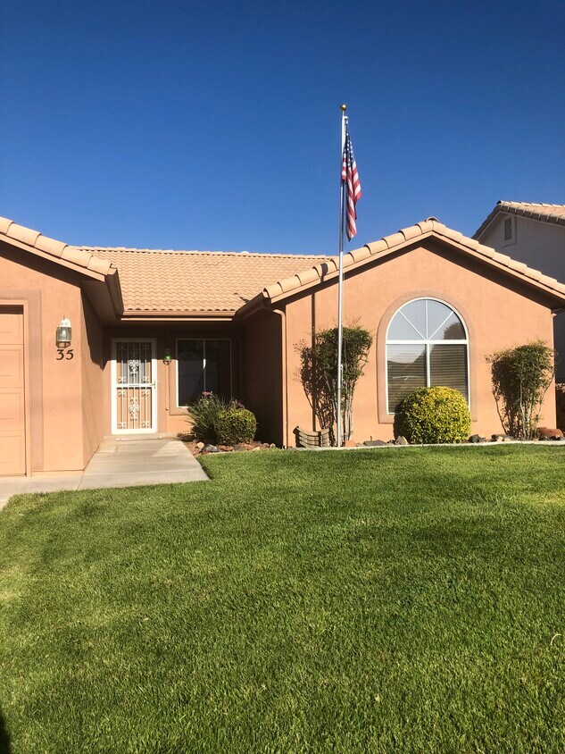 Primary Photo - 210 N Mall Dr
