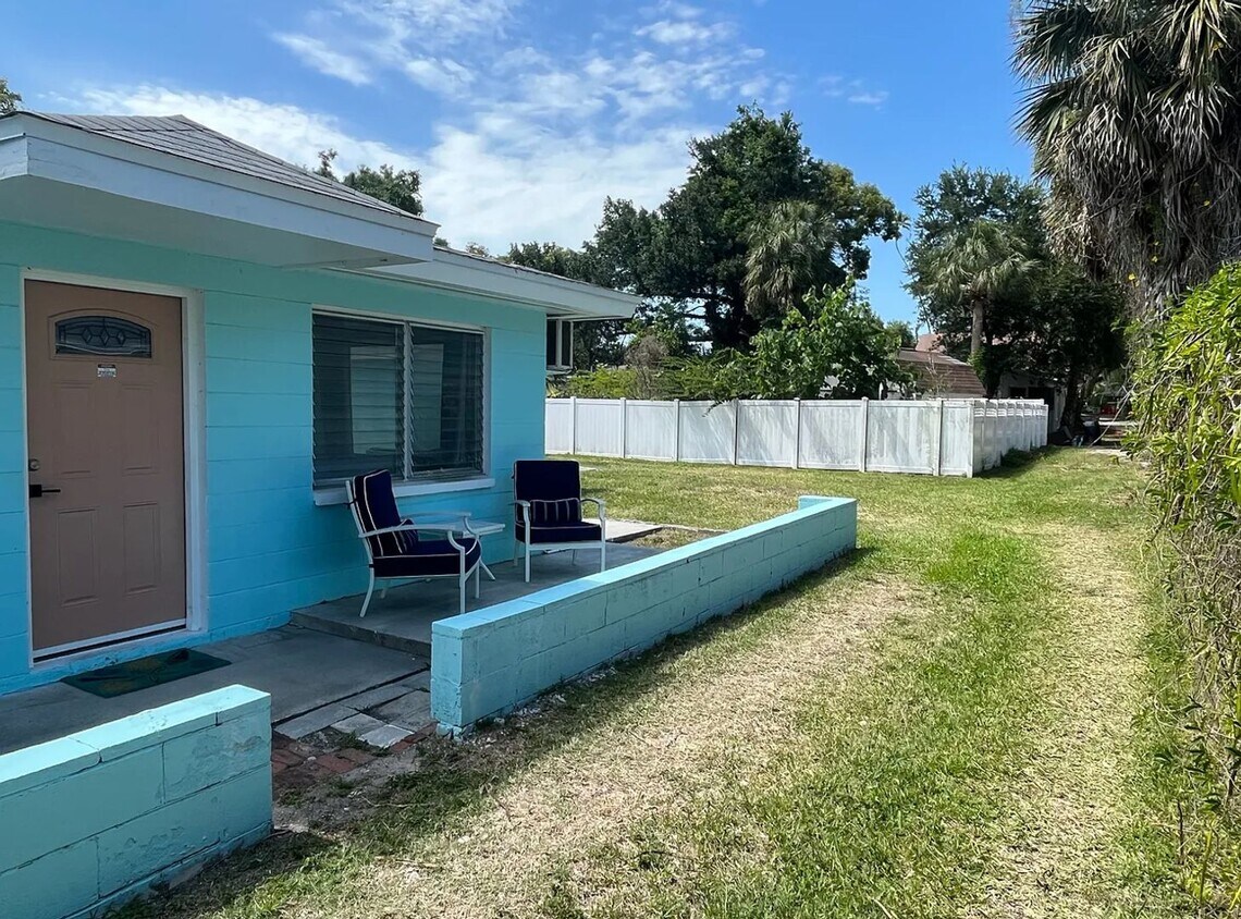 Foto del edificio - 1/1 Duplex Downtown Tarpon Springs