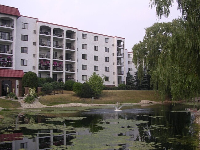 Foto del edificio - 450 Plum Creek Dr