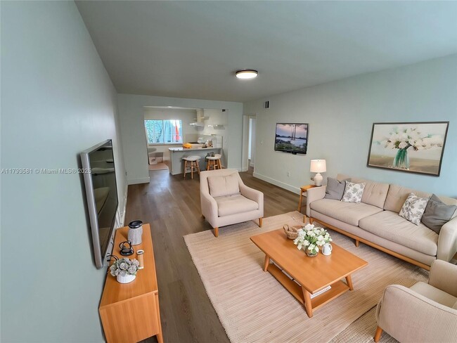 Foto del edificio - 4780 Pine Tree Dr