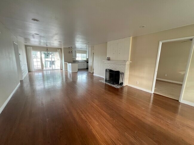 Foto del edificio - 9831 Cabanas Ave