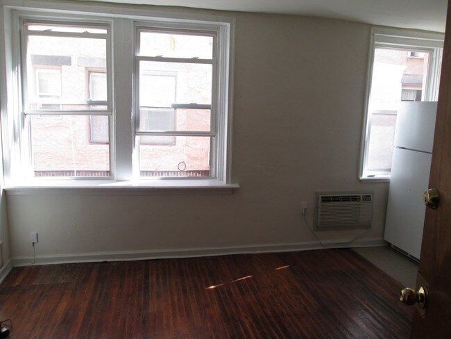 Foto del edificio - 3412 Spring Garden St
