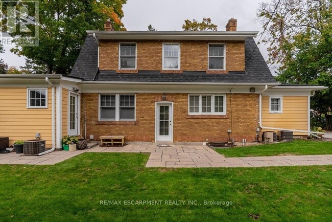 Building Photo - 2080 Caroline St