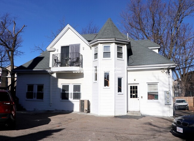 Building Photo - 14 Gardner St