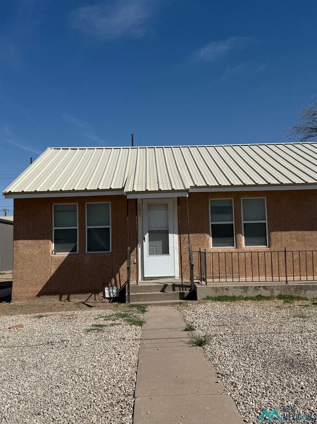 Building Photo - 207 E Grand Ave