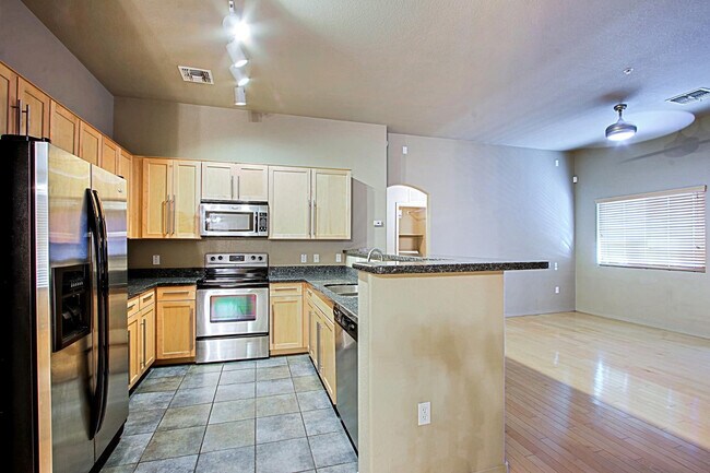 Foto del edificio - 2402 E 5th St