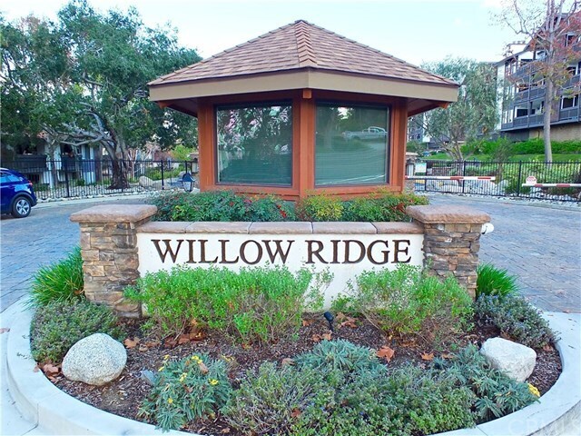 Primary Photo - 2512 E Willow St