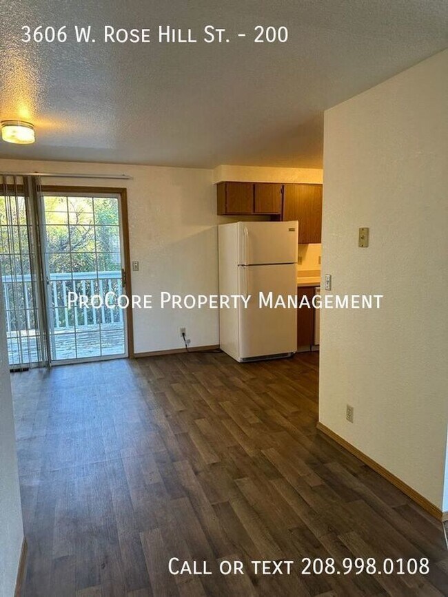 Building Photo - Close to BSU/Downtown this Upper level 2 b...