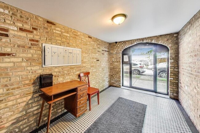 Building Photo - 2745 W Le Moyne St