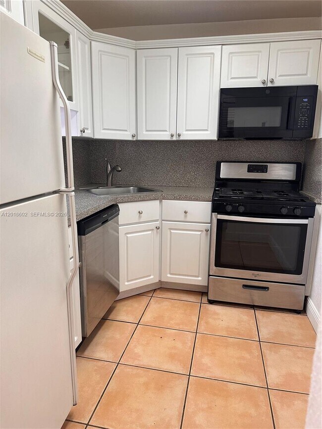 Foto del edificio - 6713 N Kendall Dr