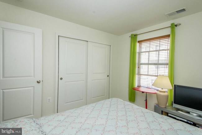 Building Photo - 44112 Vaira Terrace