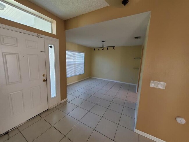 Building Photo - 2518 SE Cooper Ln
