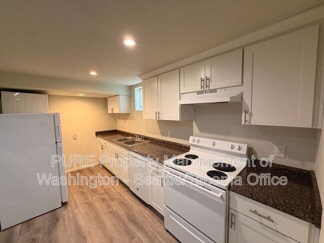 Building Photo - 6217 S Huson St