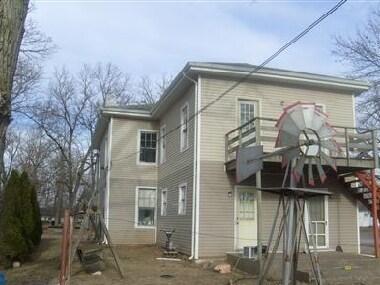 Building Photo - 350 Van Buren St