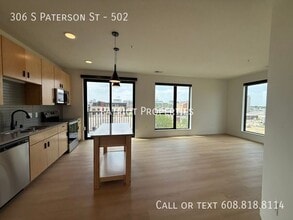 Building Photo - 306 S Paterson St