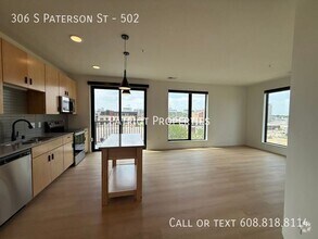Building Photo - 306 S Paterson St