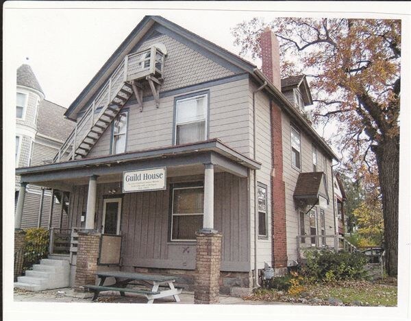Foto principal - 3 br, 2 bath Apartment - 802 Monroe St Apt #1